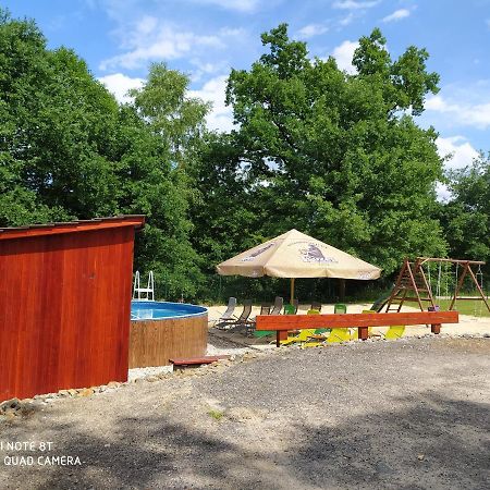 Apartmany Natalie Dvory nad Luznici Екстер'єр фото